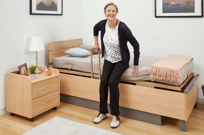 Bed insert Lippe with stand-up aid in the Relax bed frame