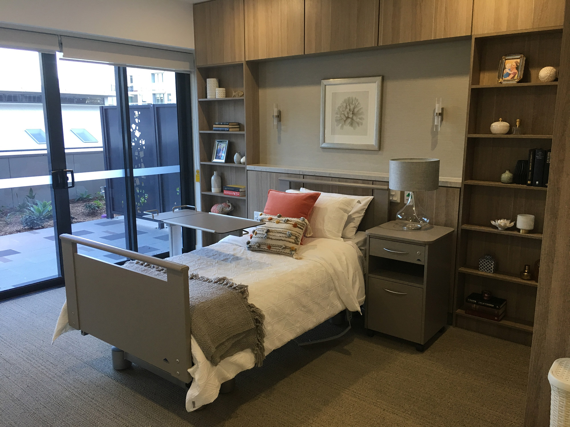 Pflegebett Libra in einem Zimmer der AVEO-Einrichtung in Newstead